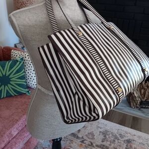 ❤️Super gorgeous ❗️RARE❗️ Henri Bendel Striped Leather Handbag❤️perfect size!